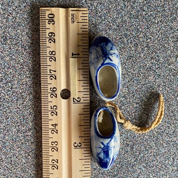 Vintage Miniature 1.25" Ceramic Dutch Clogs Delft Blue White Holland Win… - Picture 6 of 6